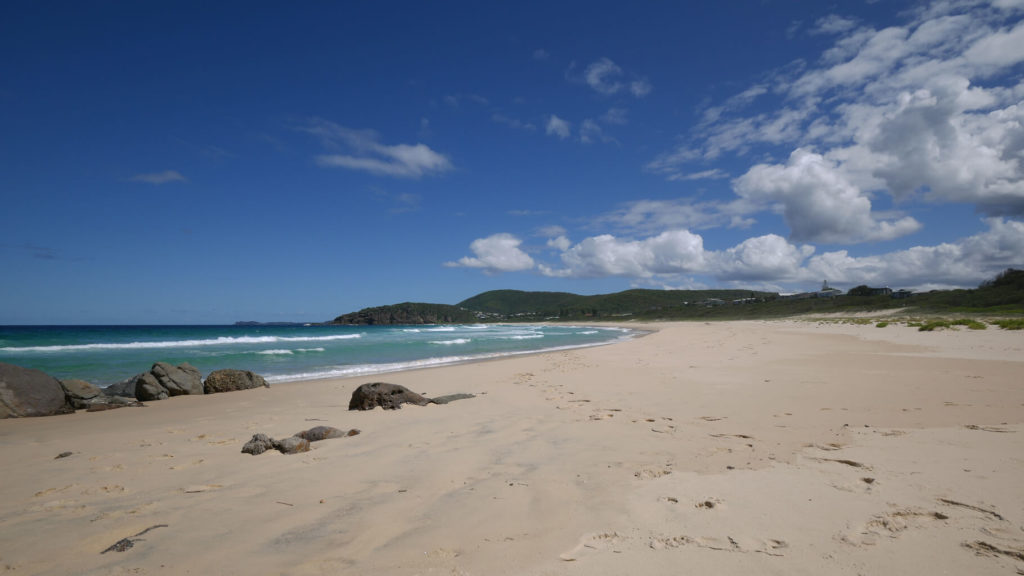 Boomerang Beach, ein leerer Strand in Pacific Palms Australien 2020