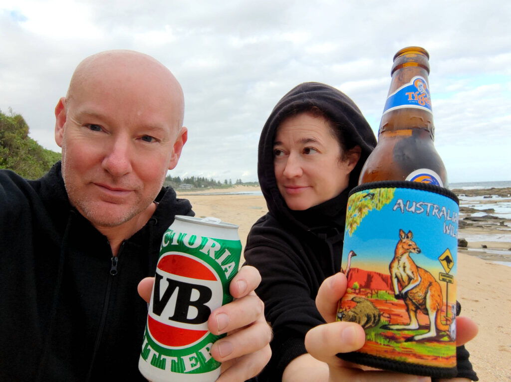 Bier trinken am Strand von Blue Lagoon Beach Resort 