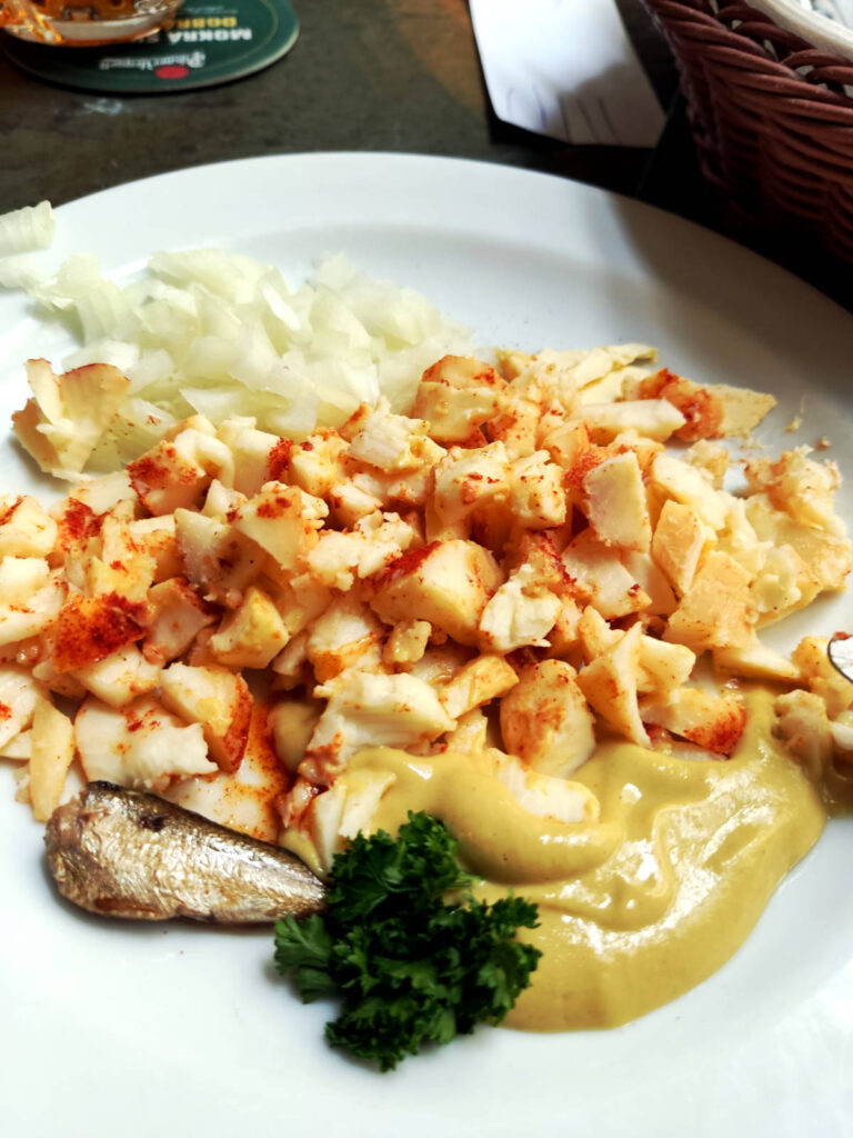 Halbfertiger Bieraufstrich beim U Hrocha in Prag