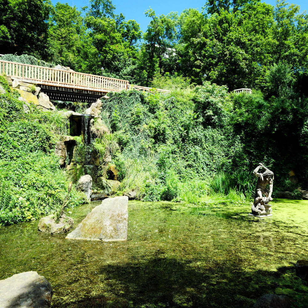 Wasserfall im Kinsky Garten