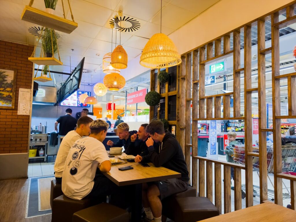 Essbereich VietBiG Kauffland Prachatice