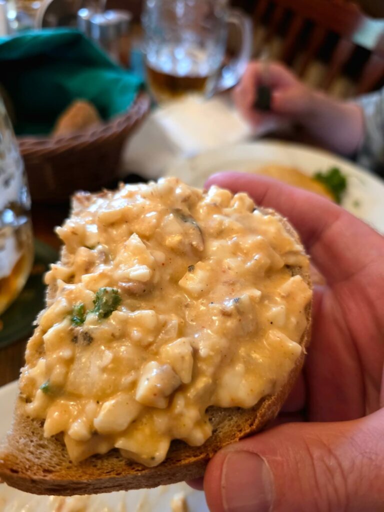 Bierkäseaufstrichbrot bei U Hrocha in Prag