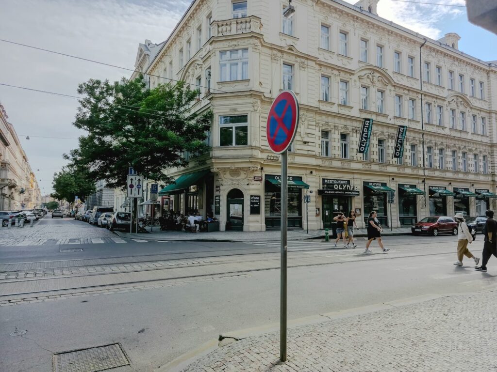Blick auf das Gebäude von Kolkovna Olympia Prag