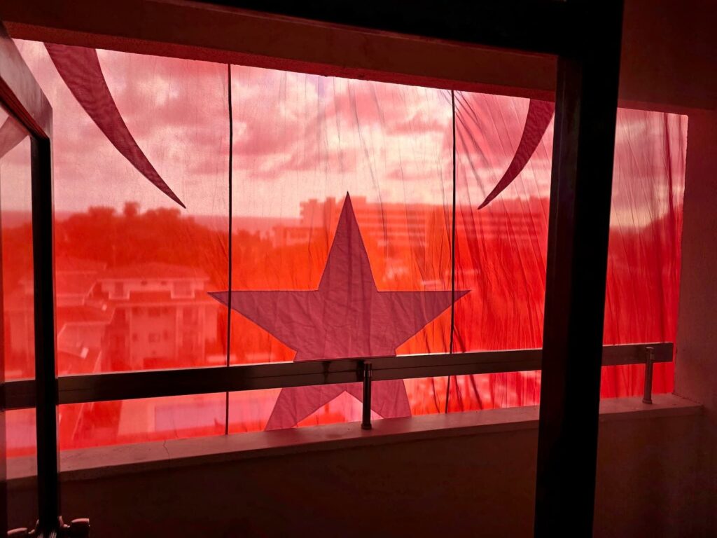 Ausblick aus dem Hotelzimmer im Süral Garden am Türkischen Nationalfeiertag.