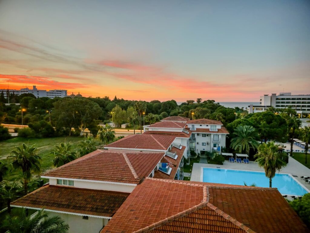 Sonnenaufgang im Süral Garden Hotel.