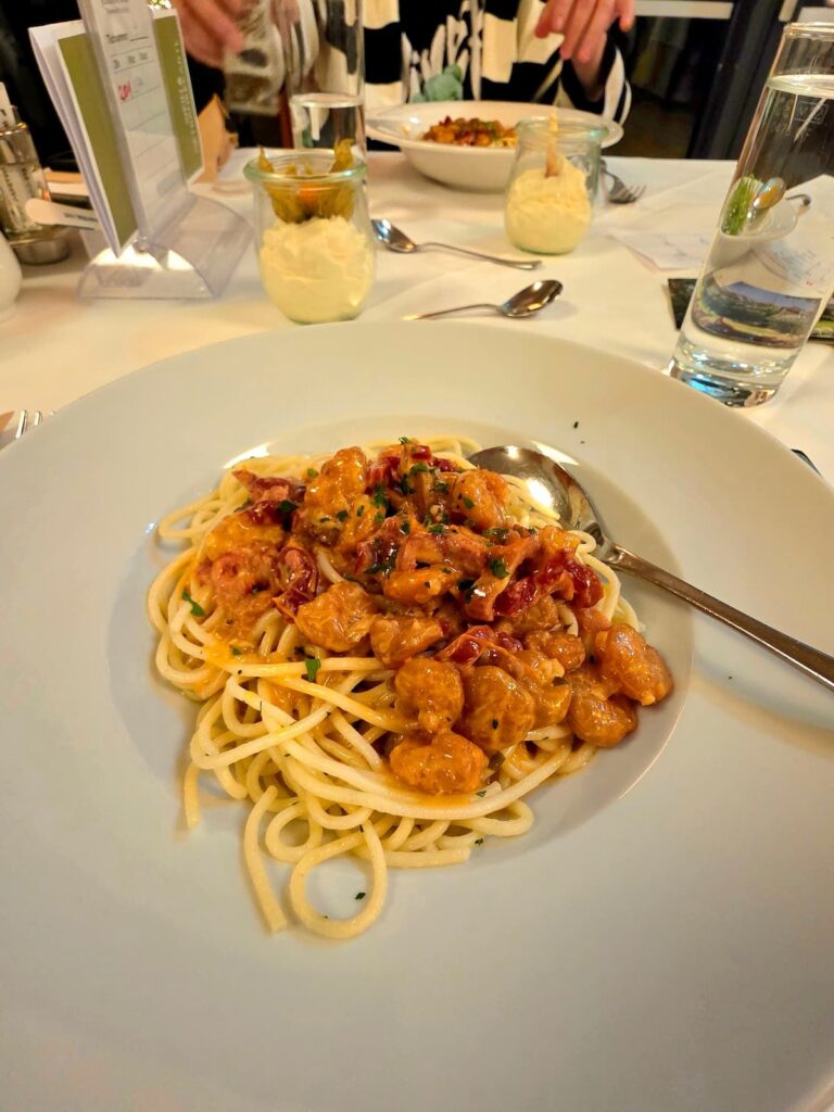 Spaghetti mit Shrimps und getrockneten Tomaten, Josefinenhof