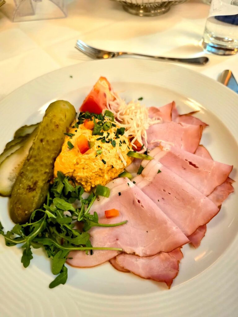 Selchkarree mit Liptauer