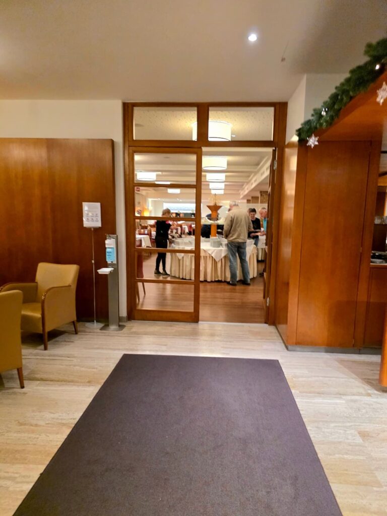 Eingang in den Speisesaal vom Josefinenhof im Warmbad Villach