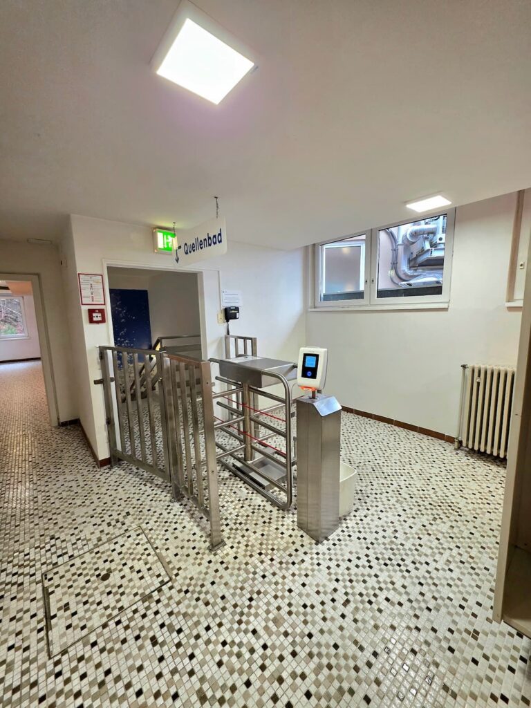 Einlassschranke ins Thermal-Urquellbad von Warmbad Villach