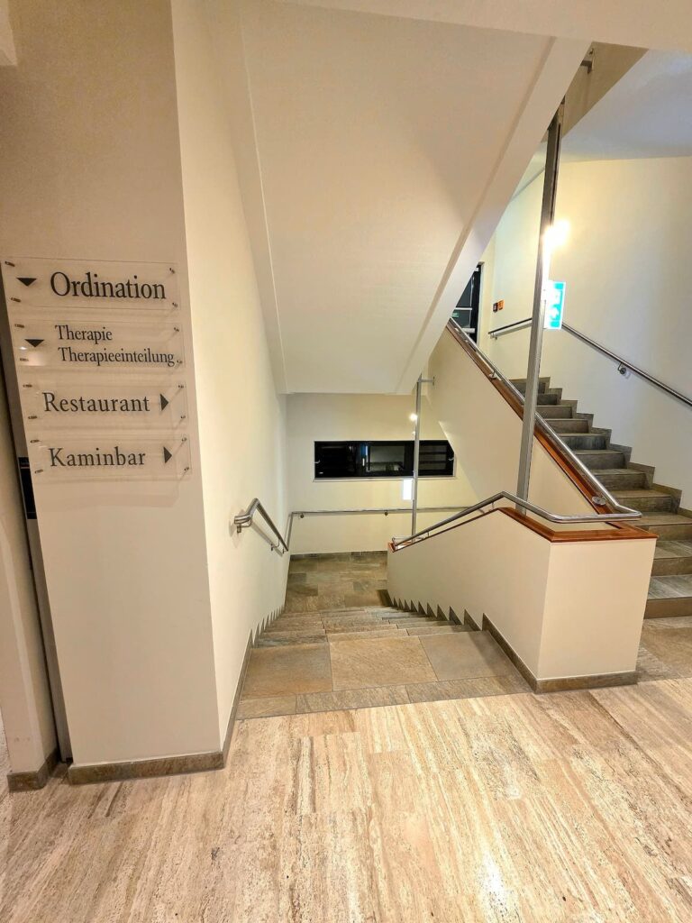 Treppen zur Ordination im Josefinenhof im Warmbad Villach