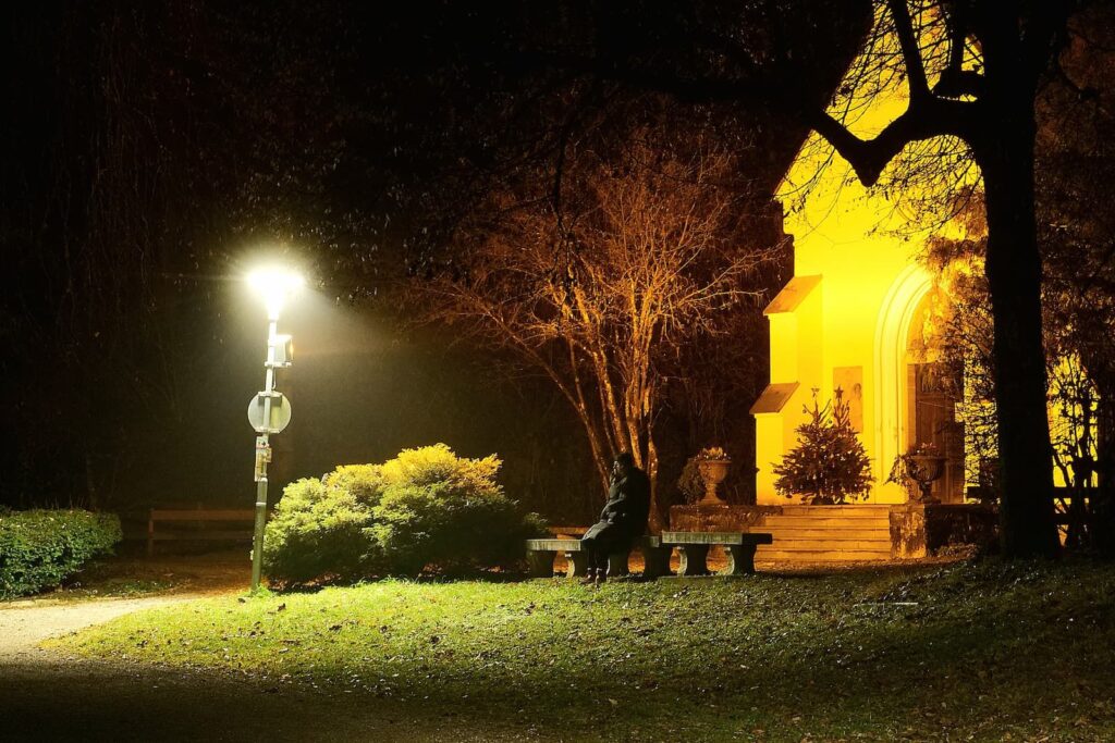 Kapelle und Nicole Schwarzbier im Warmbad Villach bei Nacht