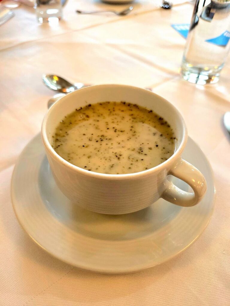 Kartoffelcremesuppe mit Majoran