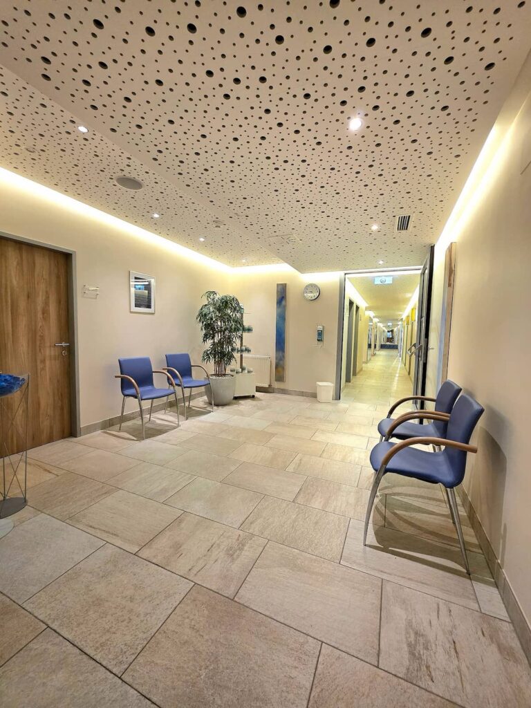Ordinationswartezimmer im Josefinenhof Warmbad Villach